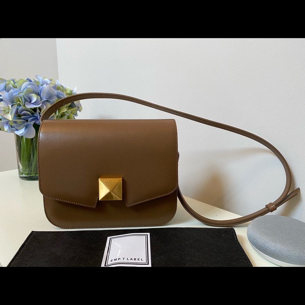 EMP.T LABEL Cube Box